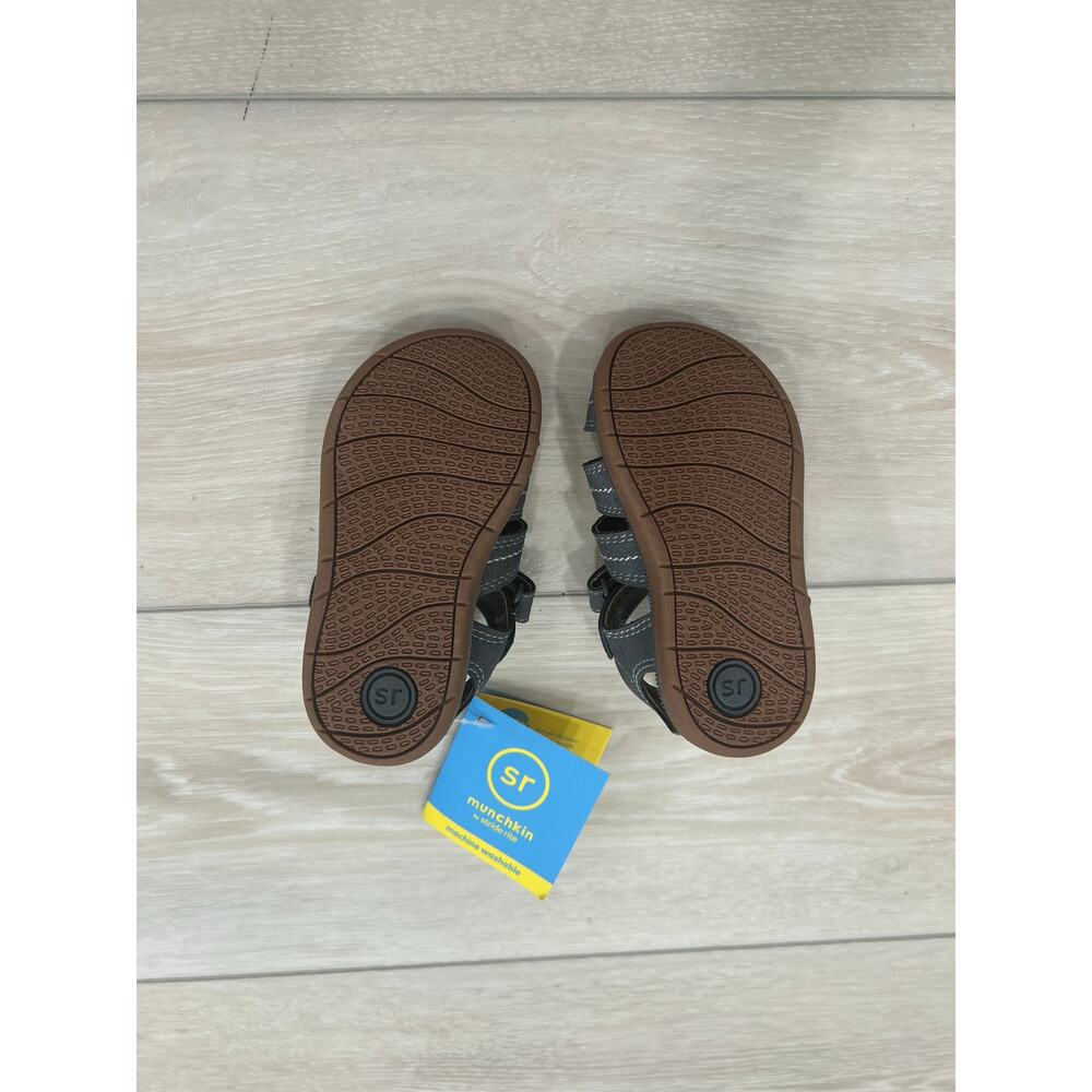 Adorable 3-pair bundle of toddler boys’ shoes - Picture 7 of 10